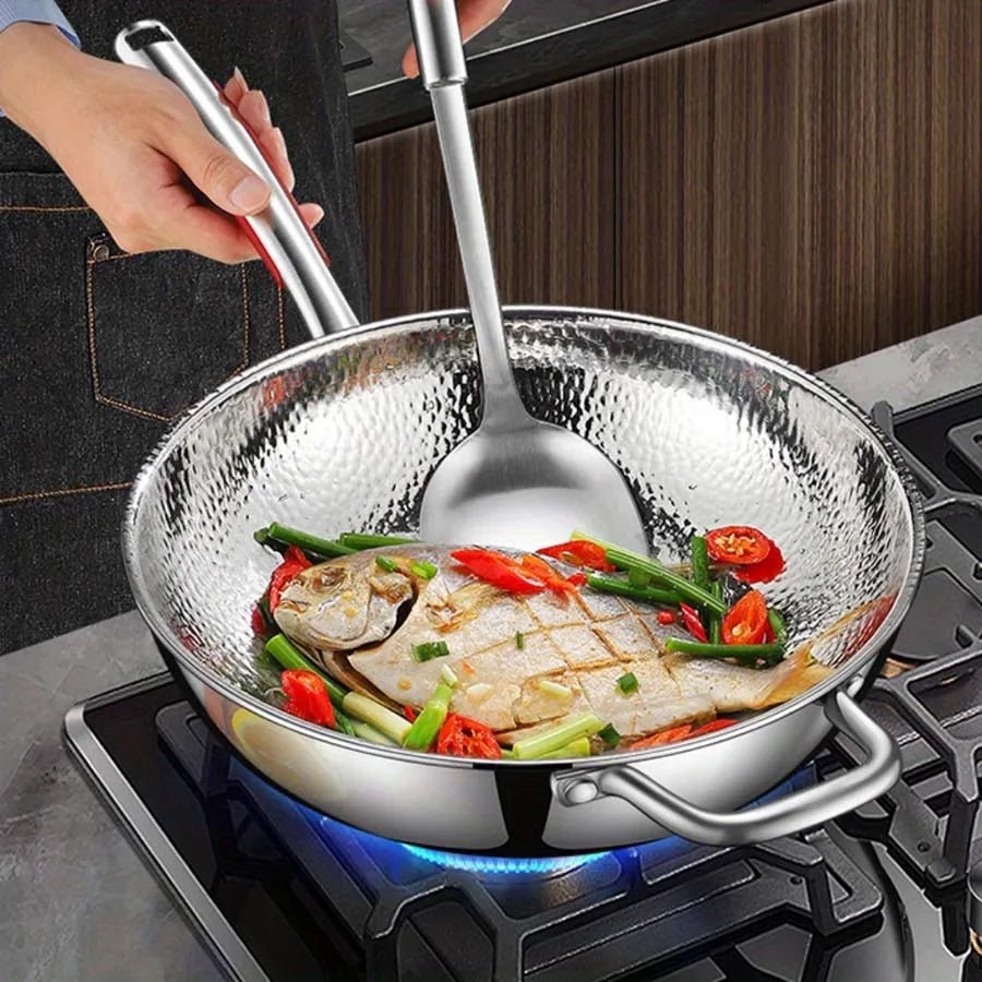 Titanium wok pan with glass lid - induction-compatible deep wok
